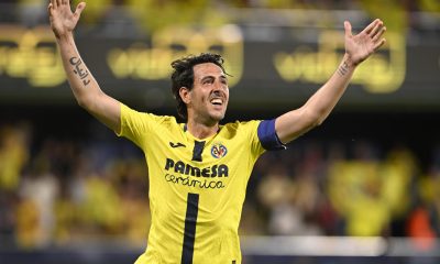 El centrocampista del Villarreal Dani Parejo celebra tras marcar el 1-0, durante el partido de la jornada 38 de LaLiga EA Sports entre el Villarreal y el Atlético de Madrid disputado este domingo en el estadio de la Cerámica. EFE/Andreu Esteban