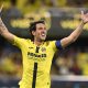El centrocampista del Villarreal Dani Parejo celebra tras marcar el 1-0, durante el partido de la jornada 38 de LaLiga EA Sports entre el Villarreal y el Atlético de Madrid disputado este domingo en el estadio de la Cerámica. EFE/Andreu Esteban