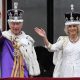 London (United Kingdom), 06/05/2023.- Britain's King Charles III (L) and Queen Camilla wave from the balcony of Buckingham Palace following their Coronation in London, Britain, 06 May 2023. The appearance on the balcony is to greet the crowds who have gathered in The Mall and to watch a fly past. (Reino Unido, Londres) EFE/EPA/Neil Hall
LONDRES (REINO UNIDO), 20/12/2023.- El rey Carlos II de Inglaterra y la reina Camila (d) saludan desde el balcón de Buckinhgam Palace durante su coronación en Londres, Reino Unido, el 6 de mayo de 2023. EFE/ Neil Hall