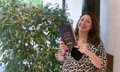 La escritora Catte Coelho durante una entrevista con EFE en Lisboa por la presentación de su libro sobre un romance paranomal 'Unidos Além da Morte' ('Unidos más allá de la muerte'). EFE/ Laia Mataix