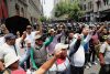 Maestros de la Coordinadora Nacional de Trabajadores de la Educación (CNTE) se manifiestan este lunes, durante una marcha en Ciudad de México (México). EFE/Mario Guzmán
