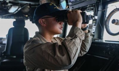 El Comando Central de Estados Unidos informó este lunes de que ha facilitado el paso de dos buques mercantes con bandera estadounidense por el estrecho de Ormuz, como un "primer paso" en la operación anunciada la víspera por el presidente, Donald Trump, para permitir el tránsito de navíos atrapados por el bloqueo iraní. EFE/ US Central Command - SOLO USO EDITORIAL/SOLO DISPONIBLE PARA ILUSTRAR LA NOTICIA QUE ACOMPAÑA (CRÉDITO OBLIGATORIO) -