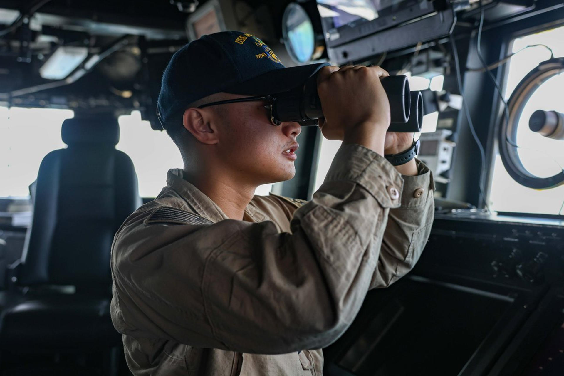 El Comando Central de Estados Unidos informó este lunes de que ha facilitado el paso de dos buques mercantes con bandera estadounidense por el estrecho de Ormuz, como un "primer paso" en la operación anunciada la víspera por el presidente, Donald Trump, para permitir el tránsito de navíos atrapados por el bloqueo iraní. EFE/ US Central Command - SOLO USO EDITORIAL/SOLO DISPONIBLE PARA ILUSTRAR LA NOTICIA QUE ACOMPAÑA (CRÉDITO OBLIGATORIO) -