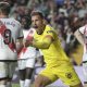 El delantero uruguayo del Girona Cristhian Stuani celebra su gol durante el partido de la jornada 35 de LaLiga EA Sports que disputaron Rayo Vallecano y Girona FC este lunes en el Estadio de Vallecas, en Madrid. EFE/ Juanjo Martín