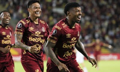 Jherson Mosquera, de Tolima, celebra un gol ante Nacional en partido de Copa Libertadores en el estadio Manuel Murillo Toro de Ibagué (Colombia). EFE/Carlos Ortega