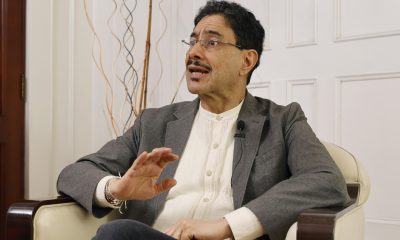 El senador y candidato a la Presidencia de Colombia por el partido Pacto Histórico, Iván Cepeda, habla durante una entrevista con EFE este jueves, en Bogotá (Colombia). EFE/ Mauricio Dueñas Castañeda