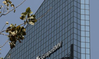 Fotografía de archivo del edificio coorporativo de la Bolsa Mexicana de Valores (BMV) en la Ciudad de México (México). EFE/José Méndez