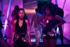 Fotograma cedido por Peacock donde aparecen Shannon Gisela (i) como Etta, y Brittany Adebumola (d) como Lovely, durante una escena de un episodio de la serie 'M.I.A.', un suspense sobre el narcotráfico en los Cayos de Florida que pone de manifiesto la cultura latina en Estados Unidos en un momento en el que la comunidad busca una narrativa propia frente a los estereotipos de Hollywood. EFE/ Jeff Daly/ Peacock /SOLO USO EDITORIAL/ NO VENTAS/ SOLO DISPONIBLE PARA ILUSTRAR LA NOTICIA QUE ACOMPAÑA (CRÉDITO OBLIGATORIO)
