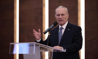 Fotografía de archivo del presidente del Consejo Coordinador Empresarial (CCE), José Medina Mora, hablando durante una conferencia de prensa en Ciudad de México (México). EFE/ José Méndez