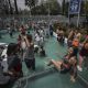 Familias abarrotan las albercas de los parques públicos dado el fuerte calor en Ciudad de México (México). Imagen de archivo. EFE/ Isaac Esquivel