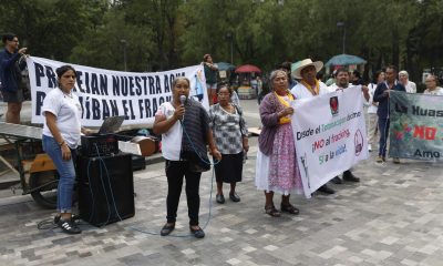 Personas participan en una manifestación contra el fracking sustentable impulsado por la presidenta de México, Claudia Sheinbaum, este viernes en Ciudad de México (México). EFE/ Sáshenka Gutiérrez