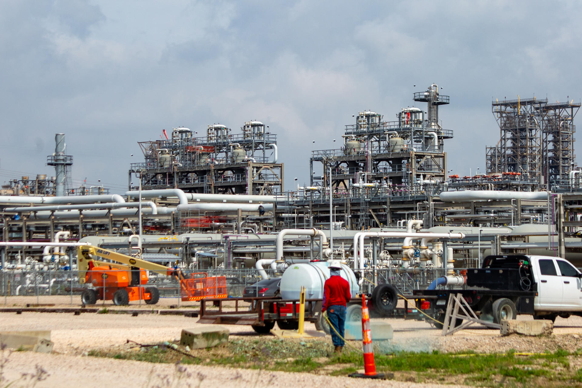 Fotografía del 30 de abril de 2026 que muestra una refinería de petróleo en Houston (EE.UU). EFE/ Carlos Ramirez