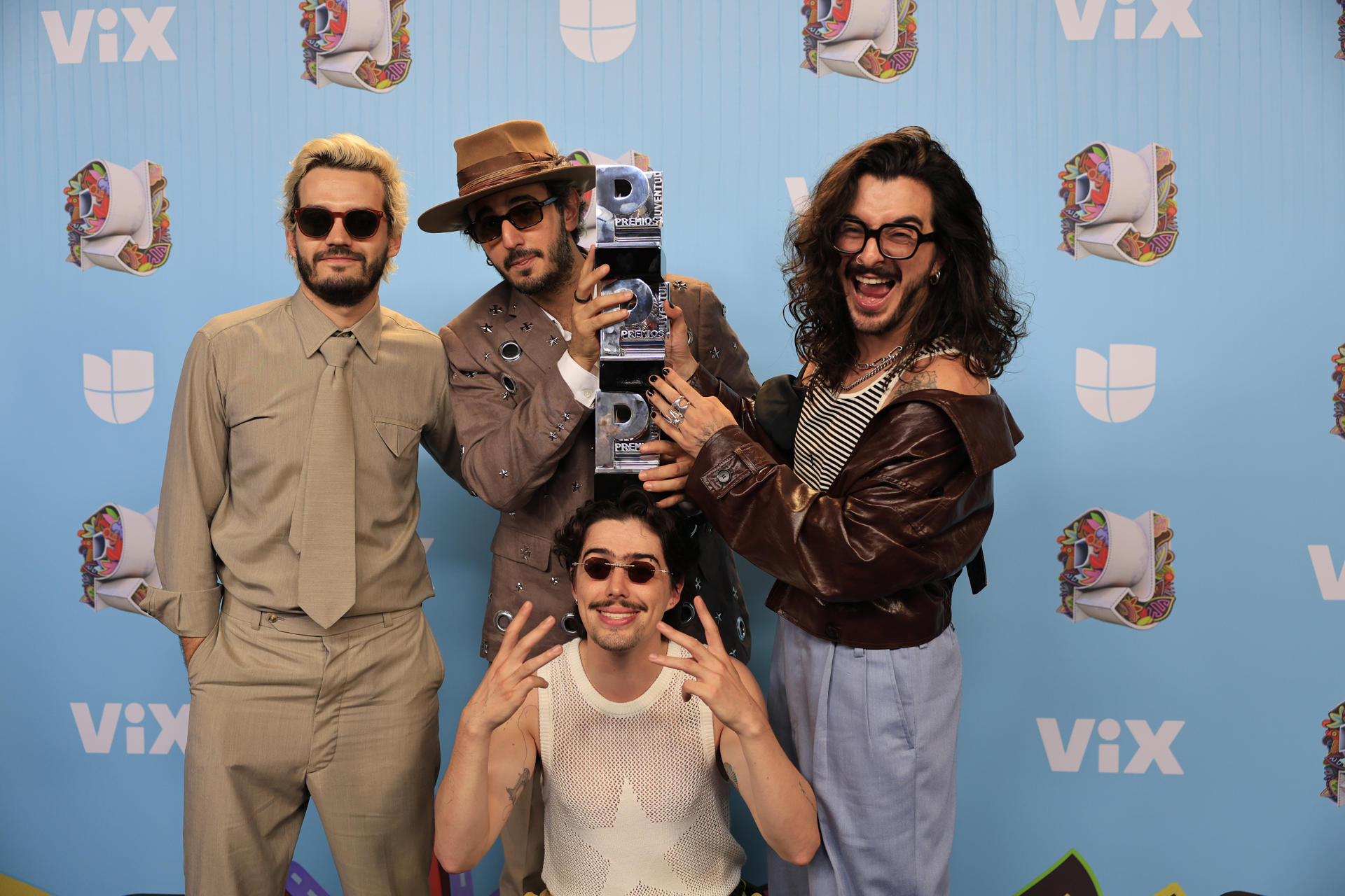 Los integrantes de Morat posan con los premios a canción pop rock y álbum pop durante los Premios Juventud en Ciudad de Panamá (Panamá). Imagen de archivo. EFE/ Bienvenido Velasco