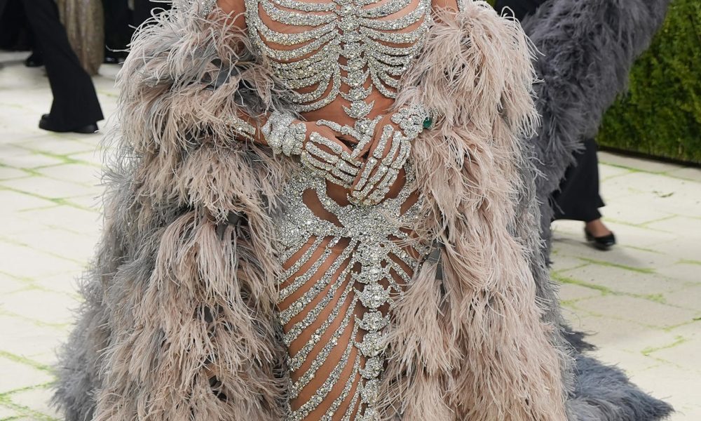 La cantante estadounidense Beyonce posa este lunes, durante la alfombra blanca de la Met Gala en Nueva York (EE.UU.). EFE/ Octavio Guzmán