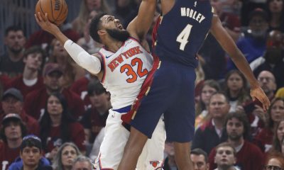 El pívot/alero de los New York Knicks, Karl-Anthony Towns (izquierda) destacó este lunes que alcanzar las Finales de la NBA con los New York Knicks es un logro especialmente significativo para él, al tratarse del equipo al que ha seguido desde su infancia. EFE/EPA/DAVID MAXWELL SHUTTERSTOCK OUT