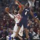 El pívot/alero de los New York Knicks, Karl-Anthony Towns (izquierda) destacó este lunes que alcanzar las Finales de la NBA con los New York Knicks es un logro especialmente significativo para él, al tratarse del equipo al que ha seguido desde su infancia. EFE/EPA/DAVID MAXWELL SHUTTERSTOCK OUT