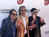 Los integrantes de la mítica banda de rock inglesa The Rolling Stones, Ronnie Wood (i), Mick Jagger (c) y Keith Richards (d), posan para los fotógrafos durante la presentación de su nuevo disco, 'Foreign Tongues' que saldrá a la venta el 10 de julio y del que ofrecieron un adelanto este martes en Nueva York (EE.UU.). EFE/Jesús Centeno
