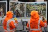 Trabajadores de limpieza observan cuadros en la exposición al aire libre del Museo del Prado, donde se exhiben muestras de algunas de las obras más representativas del emblemático museo español, este lunes, en Lima (Perú). EFE/Paolo Aguilar
