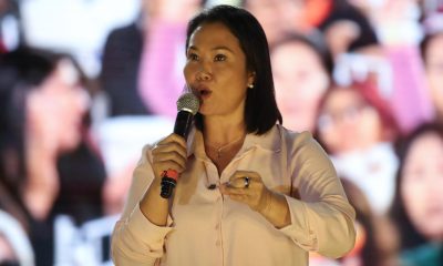 La candidata a la Presidencia de Perú Keiko Fujimori habla en un evento para celebrar el día de la madre, este sábado en Lima (Perú). EFE/ Paolo Aguilar