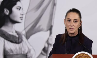 La presidenta de México, Claudia Sheinbaum, habla durante una rueda de prensa este lunes en el Palacio Nacional de la Ciudad de México (México). EFE/José Méndez