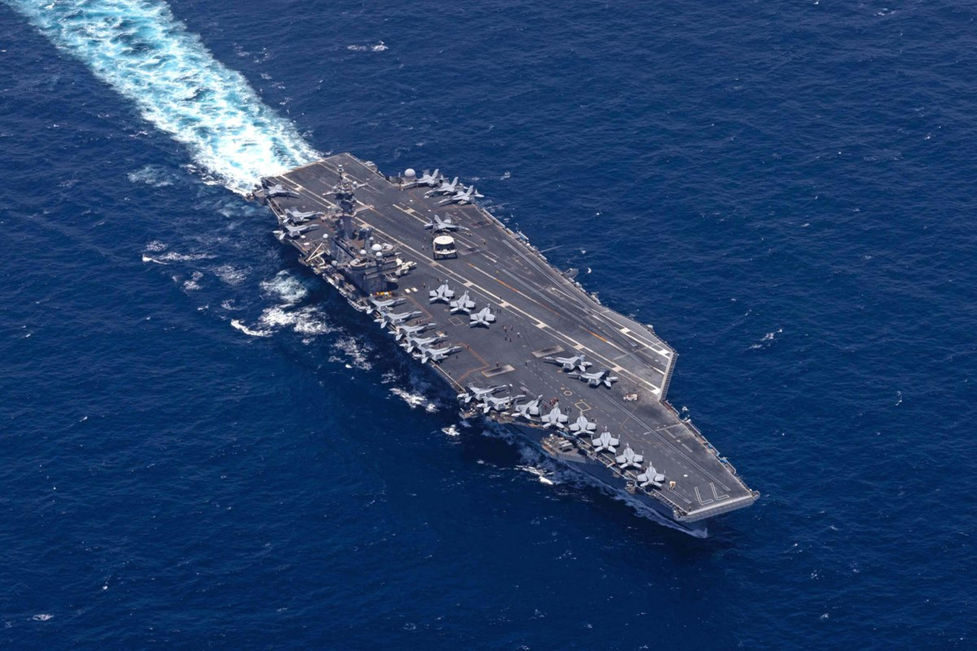 El USS George H.W. Bush (CVN 77) navega por el mar Arábigo mientras las fuerzas estadounidenses hacen cumplir el bloqueo naval contra Irán desde el Golfo de Omán y apoyan el Proyecto Libertad en el Estrecho de Ormuz. EFE/ CENTCOM - SOLO USO EDITORIAL/SOLO DISPONIBLE PARA ILUSTRAR LA NOTICIA QUE ACOMPAÑA (CRÉDITO OBLIGATORIO) -