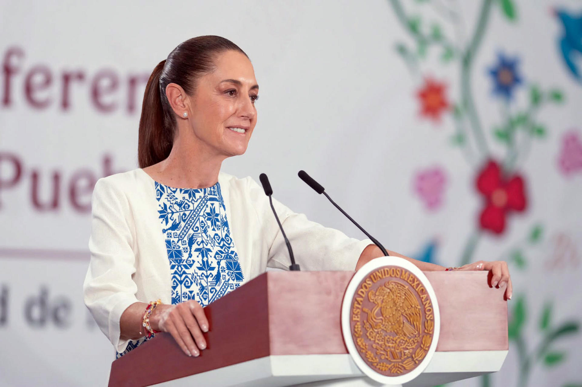 Fotografía cedida por la Presidencia de México, de la mandataria mexicana, Claudia Sheinbaum, hablando en una rueda de prensa, en Ciudad de México (México). EFE/Presidencia de México/SOLO USO EDITORIAL/NO VENTAS/SOLO DISPONIBLE PARA ILUSTRAR LA NOTICIA QUE ACOMPAÑA(CRÉDITO OBLIGATORO)