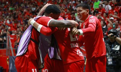 Jugadores de Toluca celebran este sábado la conquista del título de la Copa de Campeones de la Concacaf en el estadio Nemesio Diez de Toluca. EFE/ Alex Cruz
