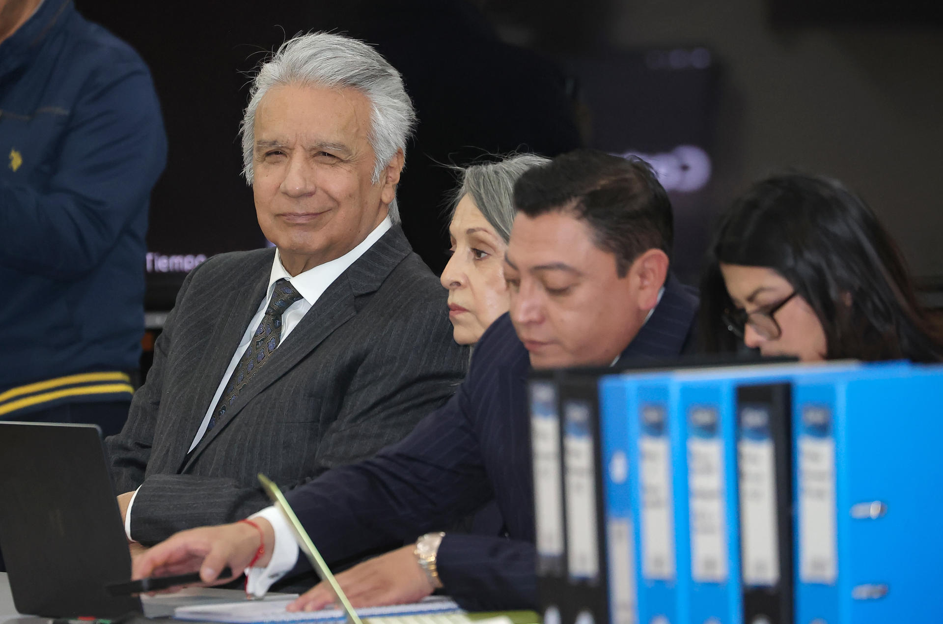 El expresidente de Ecuador, Lenín Moreno (i) (2017-2021), asiste este lunes a la Corte Nacional de Justicia en Quito (Ecuador). EFE/José Jácome