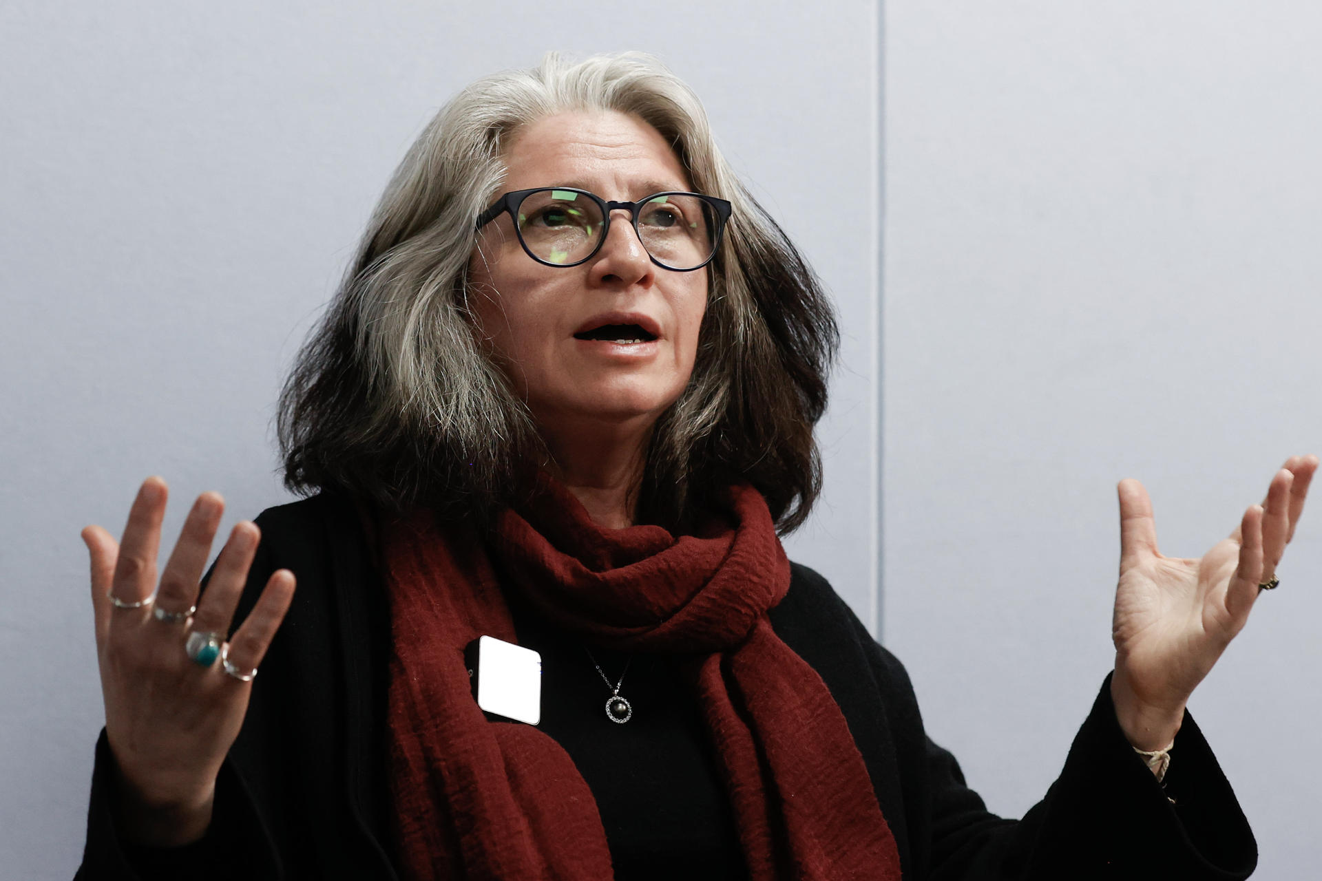 La documentalista colombiana Catalina Santamaría habla en una entrevista con EFE este lunes, en Bogotá (Colombia). EFE/ Mauricio Dueñas Castañeda