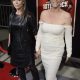 Fotografía de archivo fechada el 20 de noviembre de 2012 de las actrices estadounidenses Kelly Curtis (i) y Jamie Lee Curtis, posando a su llegada para el estreno de la película "Hitchcock" en la Academia de Ciencias y Artes Cinematográficas en Beverly Hills, California (EE.UU.). EFE/Michael Nelson