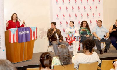 Fotografía cedida por el Desfile Nacional Puertorriqueño (NPRDP) que muestra a la presidenta de su junta directiva, Lilian Rodríguez (i) junto a los embajadores del desfile el actor y cantante, Anthony Ramos (2-i); la fundadora de 'Boricuaverse', Lilibeth Torres (3-i); la diseñadora Lila Nikole (c); el trombonista y compositor, Papo Vázquez (2-d), y la fundadora y presidenta del Comité Noviembre, Teresa Santiago (d), durante una rueda de prensa este martes, en Nueva York (EE.UU.). EFE/ Vincent Villafañe/ NPRD/ SOLO USO EDITORIAL/ NO VENTAS/ SOLO DISPONIBLE PARA ILUSTRAR LA NOTICIA QUE ACOMPAÑA (CRÉDITO OBLIGATORIO)