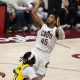 Fotografía del 7 de mayo de 2025 en la que se observa al escolta de los Cleveland Cavaliers Donovan Mitchell (d). EFE/DAVID MAXWELL PROHIBIDO SU USO EN SHUTTERSTOCK