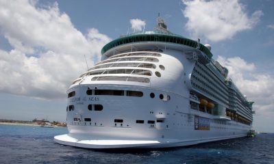 Un crucero fondea cerca de la Isla de Cozumel (México). Imagen de archivo. EFE/Amaranta Prieto