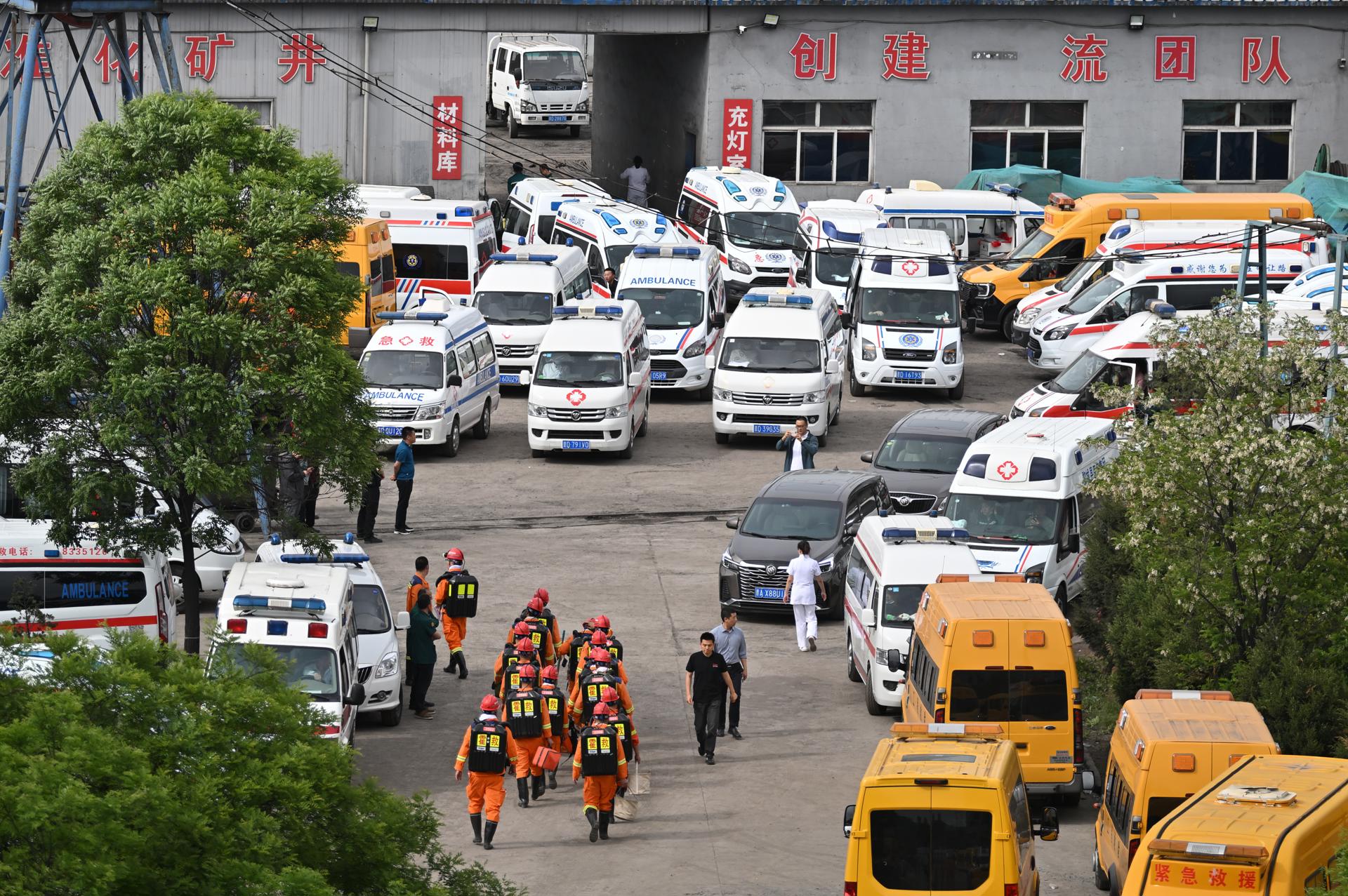 Condado de Qinyuan (China), 25/05/2026.- Los equipos de rescate trabajan en el lugar tras una explosión de gas en la mina de carbón de Liushenyu, en el condado de Qinyuan, provincia de Shanxi, China, el 23 de mayo de 2026 (publicado el 25 de mayo de 2026). 
EFE/EPA/CNSPHOTO EDITORIAL USE ONLY EDITORIAL USE ONLY