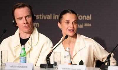Michael Fassbender y Alicia Vikander asisten este lunes a la rueda de prensa de 'Hope' durante el 79º Festival de Cine de Cannes. EFE/EPA/ANDREAS RENTZ / POOL