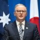Fotografía de archivo, tomada el 04/05/2026, que muestra al primer ministro de Australia, Anthony Albanese, durante una conferencia de prensa en Camberra. EFE/EPA/LUKAS COCH AUSTRALIA AND NEW ZEALAND OUT
