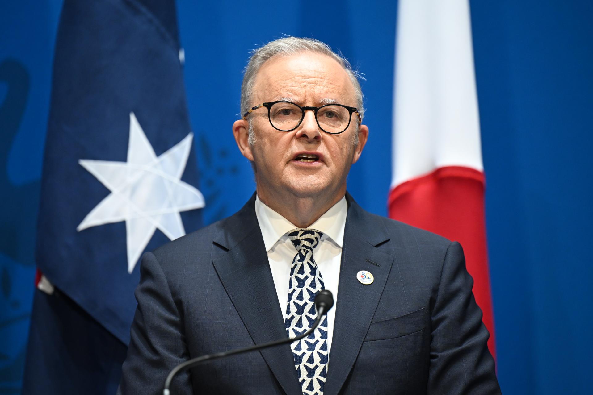 Fotografía de archivo, tomada el 04/05/2026, que muestra al primer ministro de Australia, Anthony Albanese, durante una conferencia de prensa en Camberra. EFE/EPA/LUKAS COCH AUSTRALIA AND NEW ZEALAND OUT