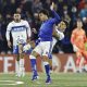 Juan Ignacio Díaz (atrás), de Universidad Católica, disputa el balón con Kaio Jorge, de Cruzeiro, este miércoles en un partido de la Copa Libertadores ante Cruzeiro en el estadio Claro Arena de Santiago. EFE/ Osvaldo Villarroel