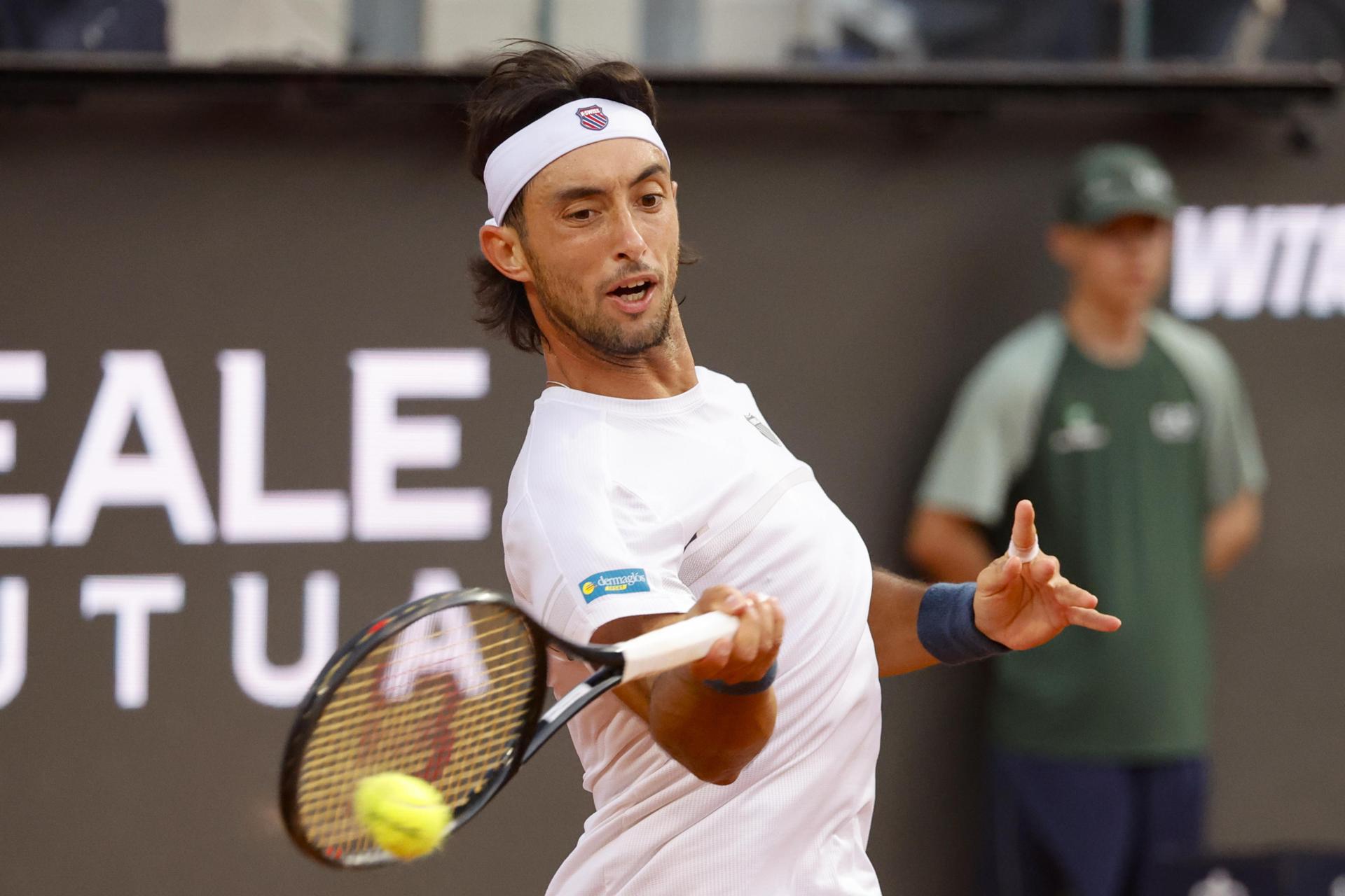 El jugador argentinoThiago Agustin Tirante ante el italiano Flavio Cobolli en Roma. EFE/EPA/FABIO FRUSTACI
