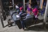 Personas asisten al velorio de los hermanos Elmer y Wilmer Suchite este 21 de mayo de 2026, en Nueva Vida, en la aldea Rigores en Trujillo (Honduras). EFE/ Germán Reyes