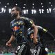 El jugador del Leeds United Dominic Calvert-Lewin (d) celebra el gol con sus compañeros durante el partido de la Premier League que han jugado Tottenham Hotspur y Leeds United, en Londres. EFE/EPA/DANIEL HAMBURY