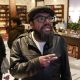 BOGOTÁ (COLOMBIA), 05/05/2026.- El actor Ubeimar Ríos durante un evento celebrado el pasado 25 de abril. Con solo una película en su haber y una limitada experiencia, el colombiano Ubeimar Ríos ha conseguido una nominación a los Premios Platino por su labor en 'Un poeta', un reconocimiento inesperado que representa más un comienzo que una consolidación, como reconoce en una entrevista con EFE. "Me llega finalizando mi profesión docente y, por qué no, empezando la profesión actoral", explicó Ríos en una entrevista que se desarrolló durante la Feria Internacional del Libro de Bogotá, rodeado de asistentes a la FILBo, que se aglomeraron a la espera de hacerse fotos con él al terminar la charla. EFE/ Mauricio Dueñas Castañeda