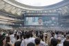Asistentes al concierto del cantante y compositor puertorriqueño Bad Bunny este sábado en el estadio Metropolitano, en Madrid. EFE/ Juanjo Martín