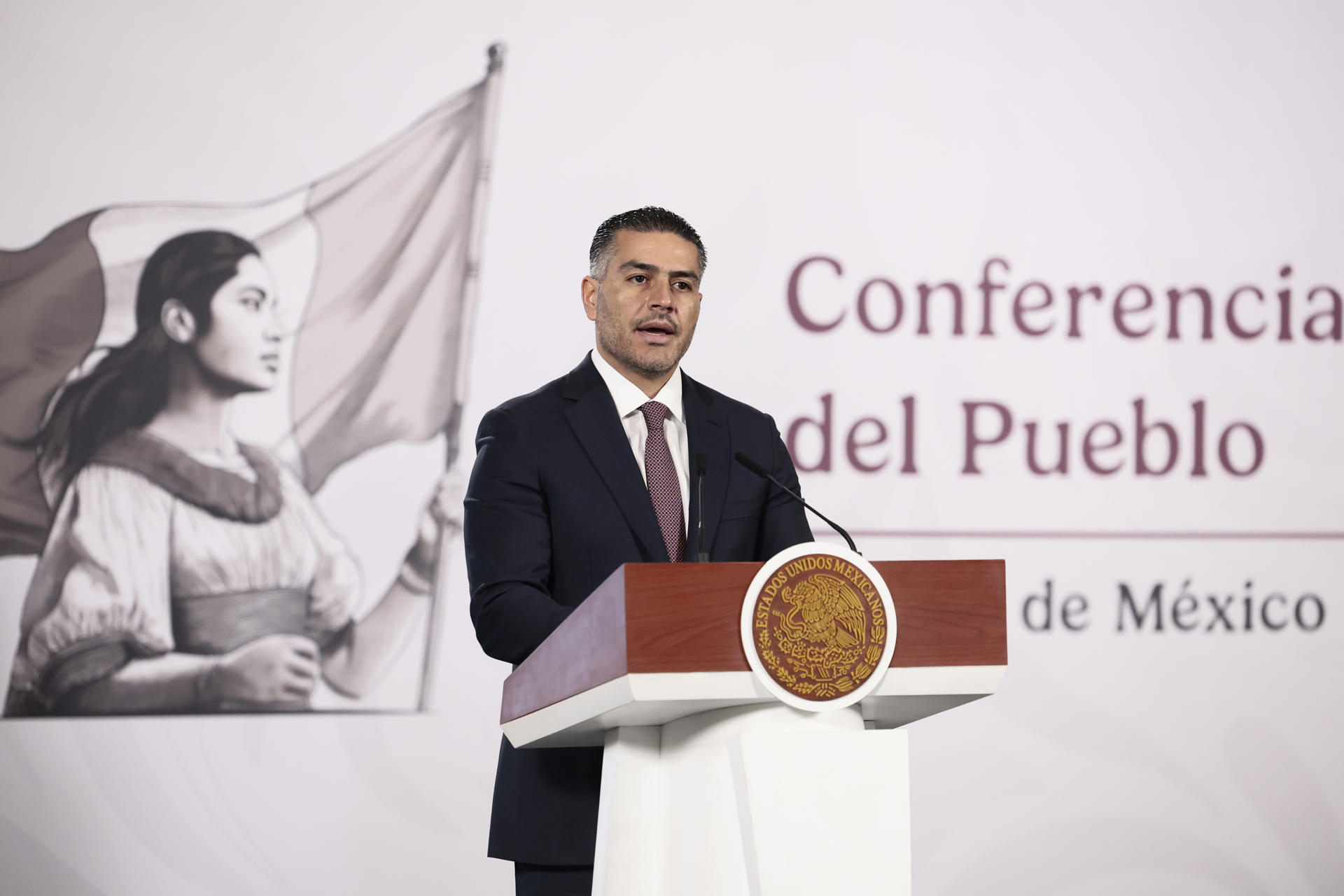 Fotografía de archivo del secretario de Seguridad y Protección Ciudadana, Omar García Harfuch, hablando en una rueda de prensa en Palacio Nacional de la Ciudad de México (México). EFE/José Méndez