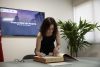 La presidenta de la Comunidad de Madrid, Isabel Díaz Ayuso, firma un libro este lunes, en la Cámara Española de Comercio en Ciudad de México (México). EFE/José Méndez
