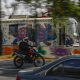 Fotografía del tren ligero con imágenes de ajolotes este sábado (ayer), en la Ciudad de México (México). EFE/Isaac Esquivel