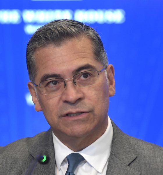Fotografía donde aparece el exsecretario de Salud de Estados Unidos, Xavier Becerra. EFE/ Lenin Nolly