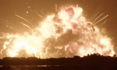 Captura de un video difundido en la cuenta oficial en X @SpaceflightNow que muestra el momento de la explosión del cohete New Glenn, de Blue Origin, que sacudió la noche del jueves hogares a kilómetros de distancia en Cabo Cañaveral y que podría retrasar los planes de la NASA de regresar a la Luna. EFE/ Blue Origin