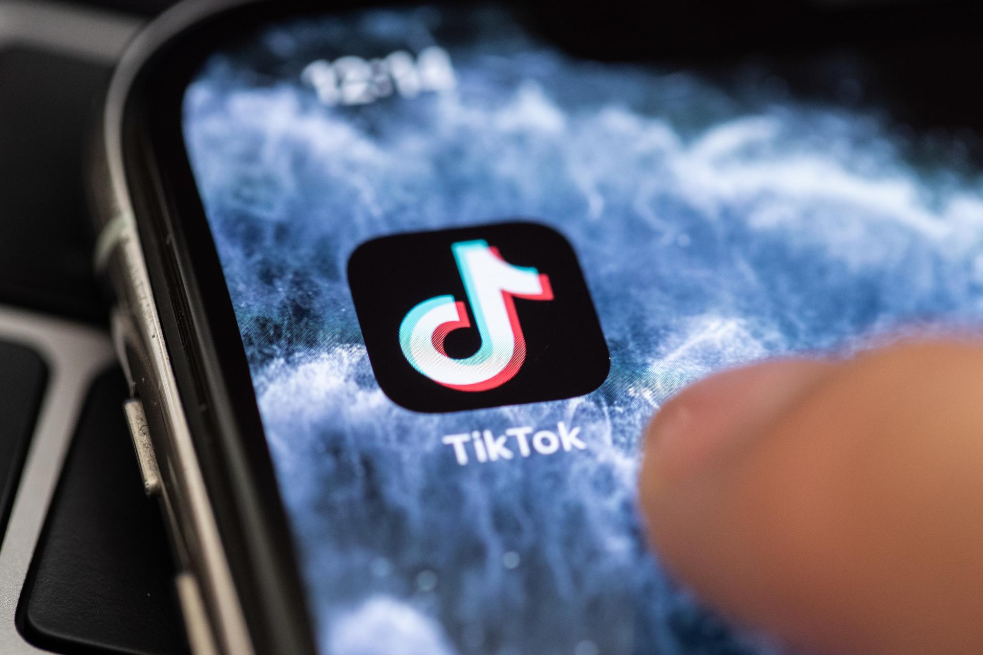 En la imagen de archivo, el logotipo de la aplicación de TikTok en un teléfono móvil. EFE/EPA/HAYOUNG JEON