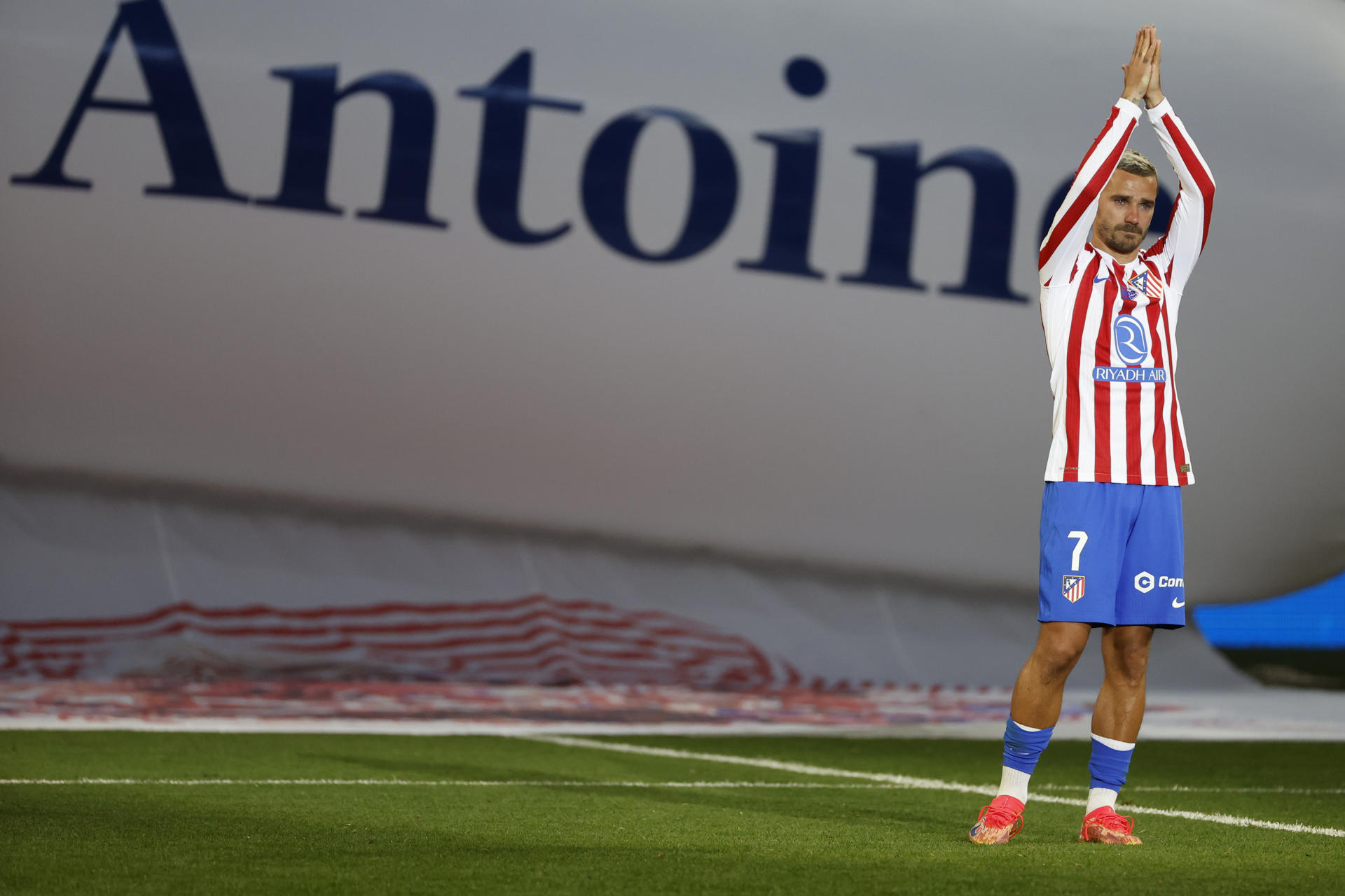 Griezmann, durante el homenaje en el Metropolitano. EFE/Mariscal